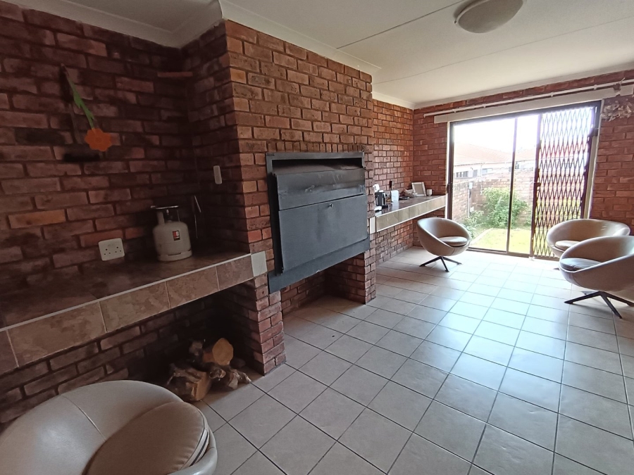 2 Bedroom Property for Sale in Humewood Eastern Cape